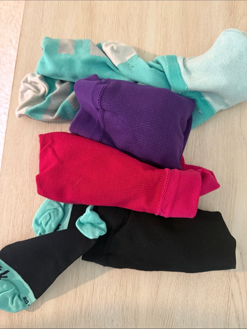 L and XL calf height compression socks to knee height 4 pack